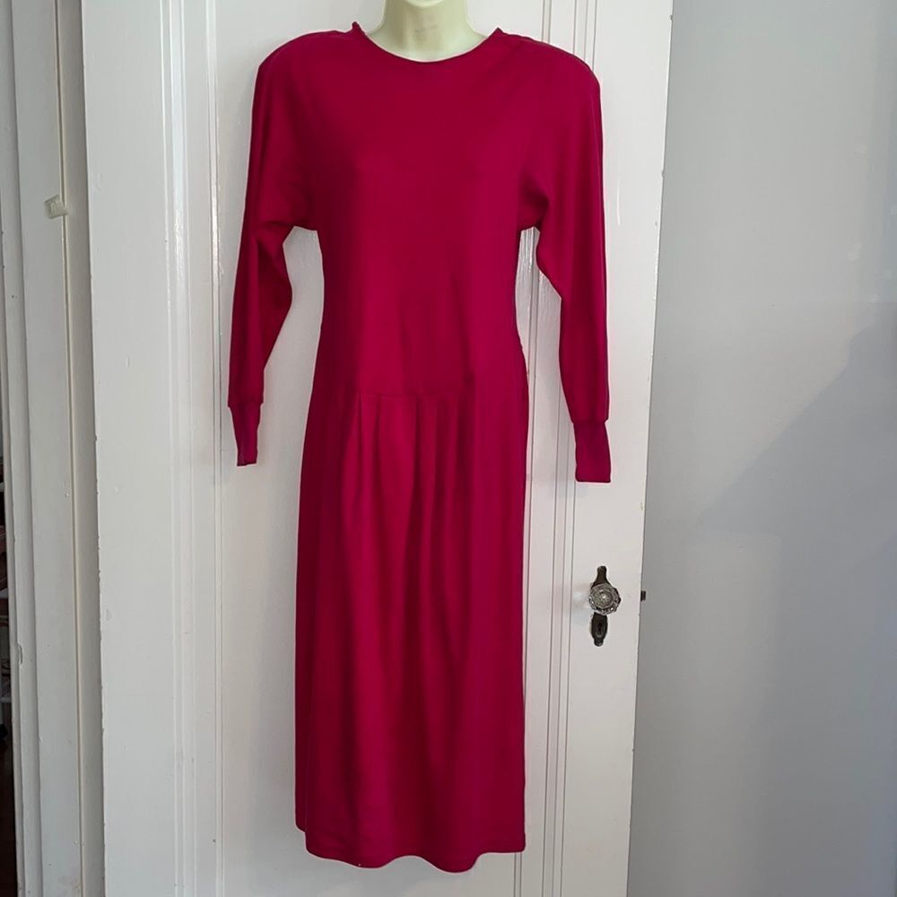 Vtg 80s Linda Lewis magenta knit long sleeved dress